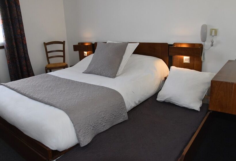 Номер Стандарт Трехместный, Hôtel Le Dahu