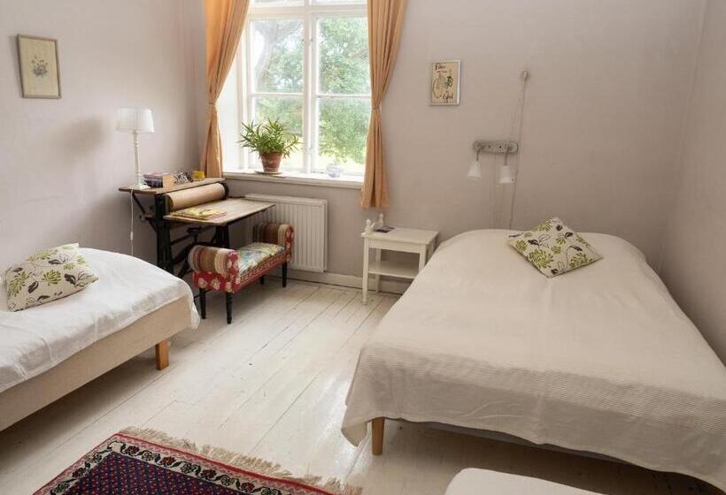 Семейный Номер Вид на Сад, Lindsbergs Kursgard And Hostel