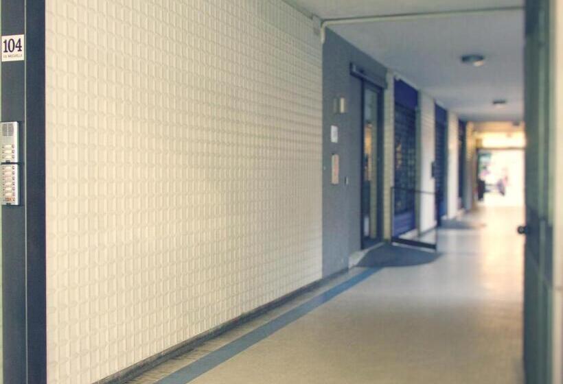 Chambre Standard, L Antenna