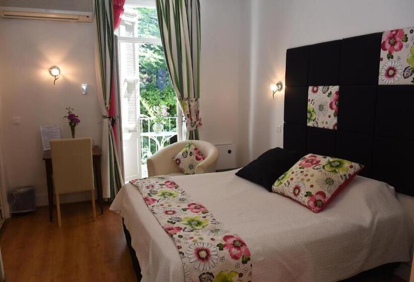 Номер Стандарт, Logis Hôtel Restaurant Grand Hôtel De Lyon