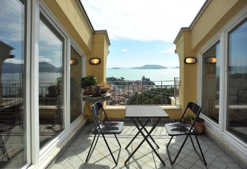1 Bedroom Penthouse Apartment, Il Golfo Artisti E Poeti Villa Thea