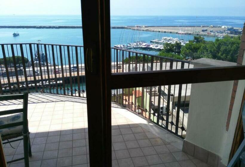اتاق لوکس با تخت بزرگ, Guest House Domus Cicerone