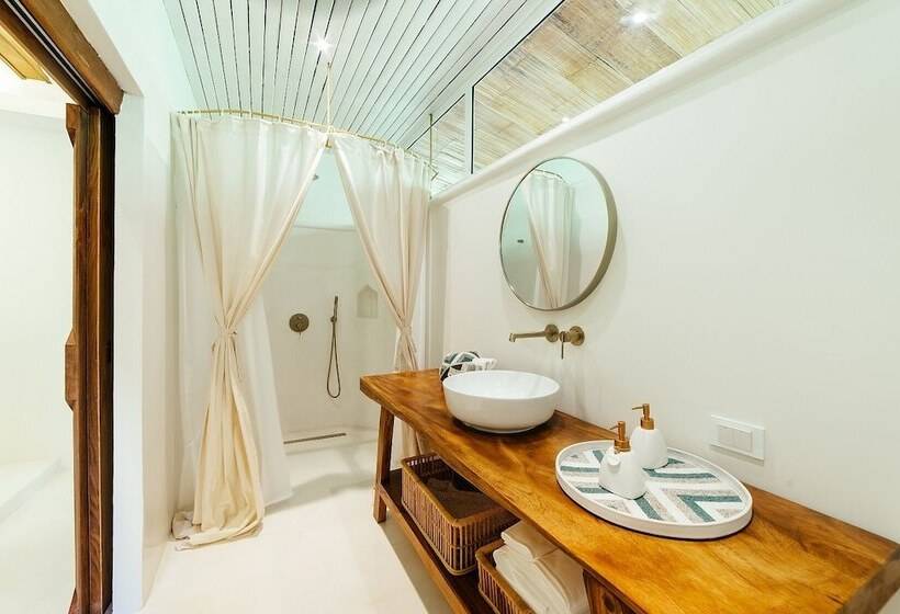 带花园景观和一个卧室的别墅, Zazen Boutique Resort & Spa   Sha Plus