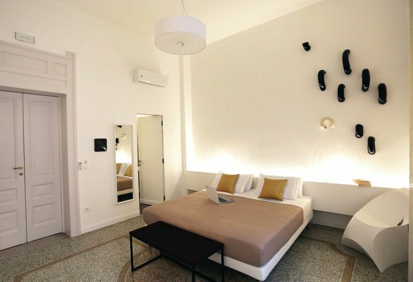 اتاق لوکس, Re Ruggero Rooms