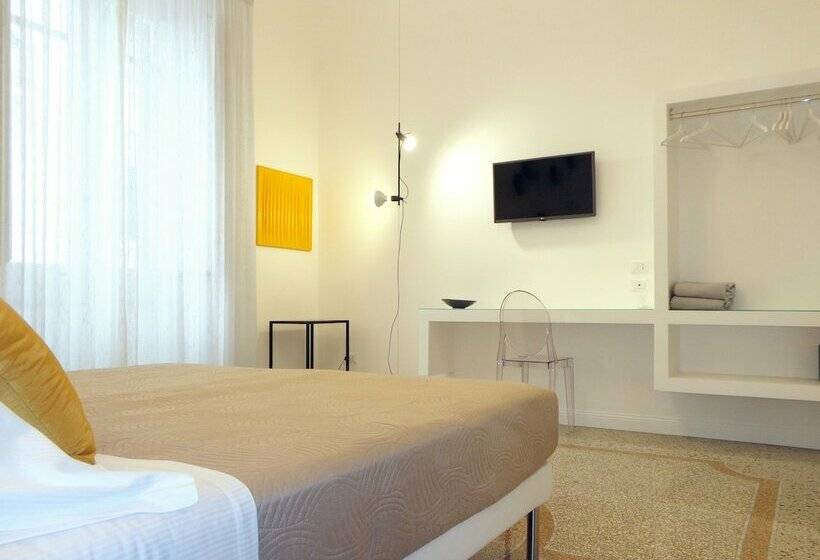 اتاق لوکس, Re Ruggero Rooms