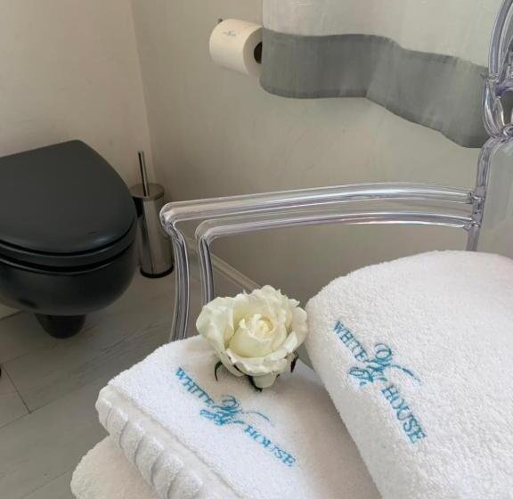 Люкс Кровать Кинг, White House Luxury Hospitality