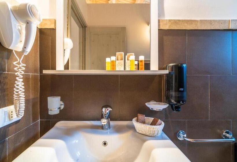 Номер Стандарт, Kypeiros Country Relais