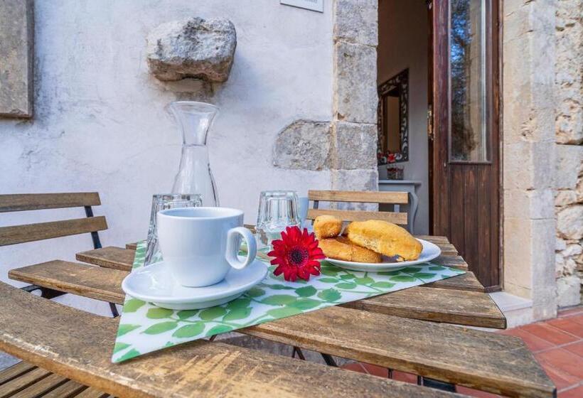 Семейный Номер, Kypeiros Country Relais