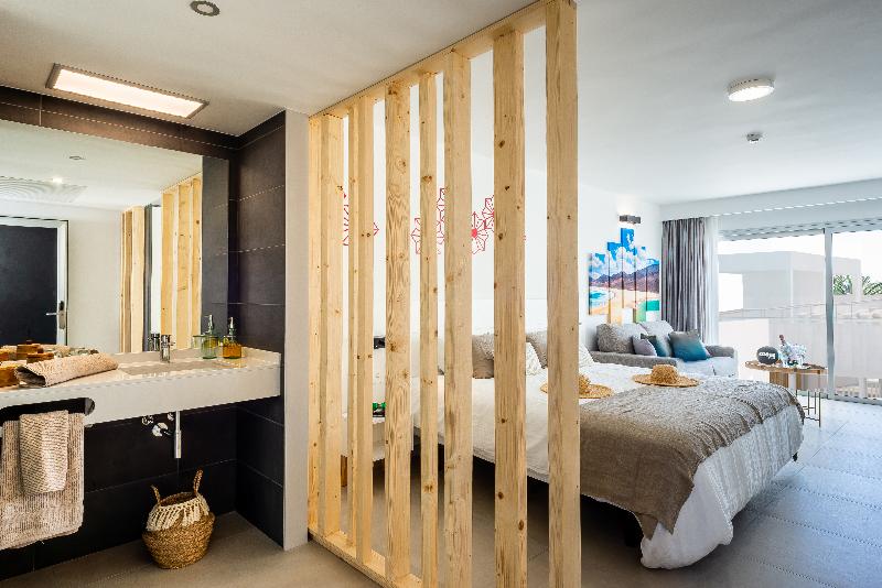 带露台的小型套房, Hotel Taimar