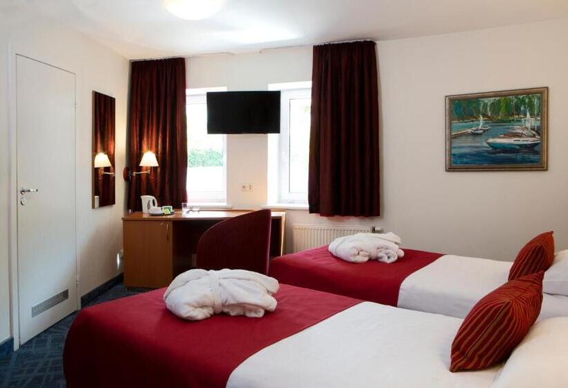 デラックスルーム, Art City Inn