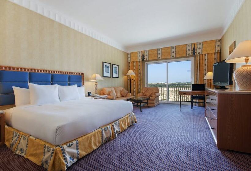 اتاق لوکس با بالکن و چشم‌انداز دریا, Hilton Salalah Resort