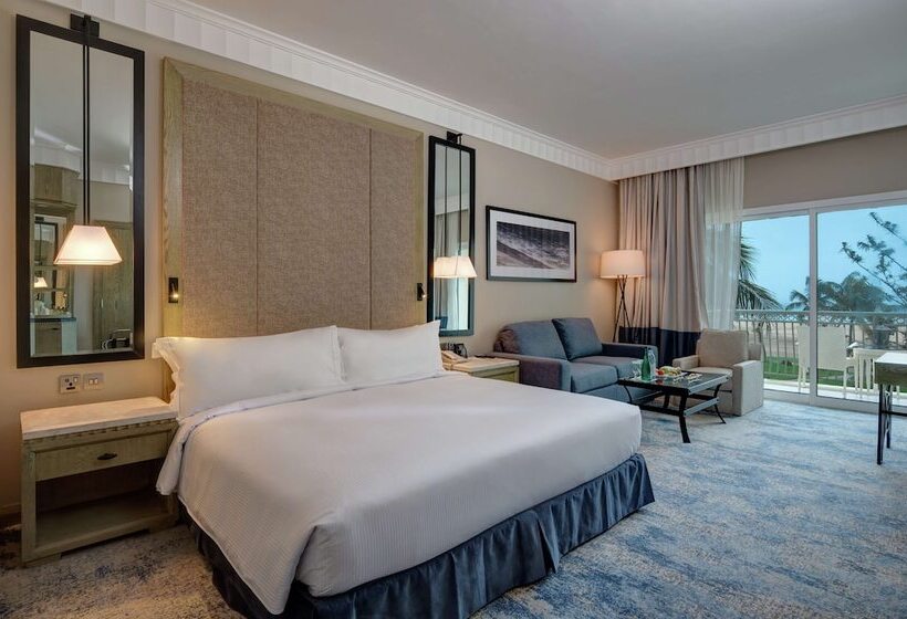 اتاق سوپریور با چشم‌انداز دریا و بالکن, Hilton Salalah Resort