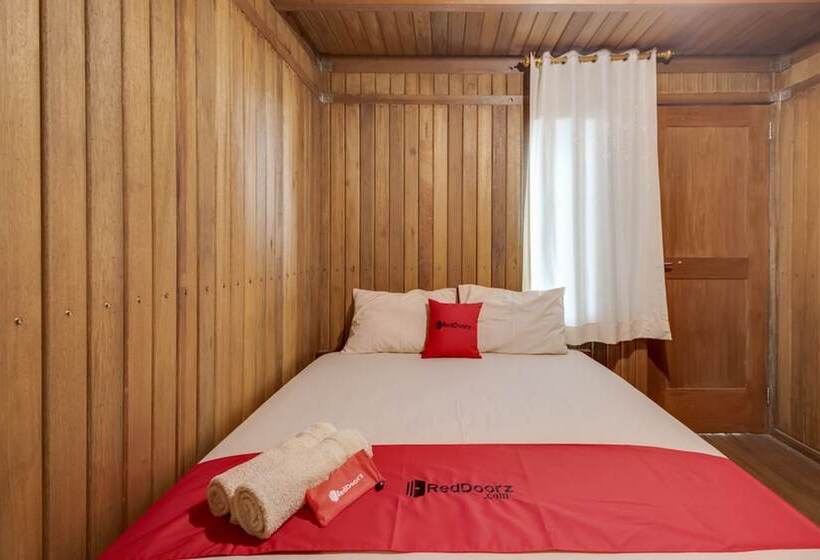 Номер Economy, Reddoorz At Omah Kayu Homestay Yogyakarta