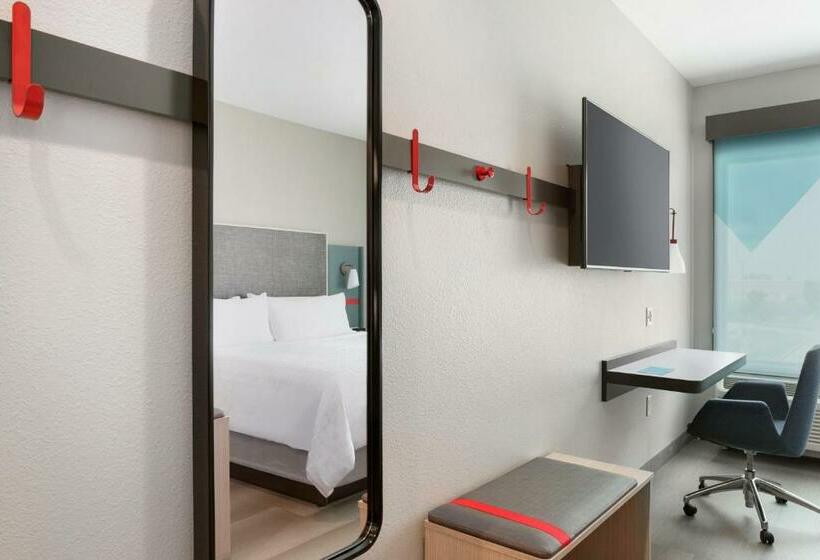 带大床的标准间, Avid Hotel Cedar Rapids South   Arpt Area, An Ihg