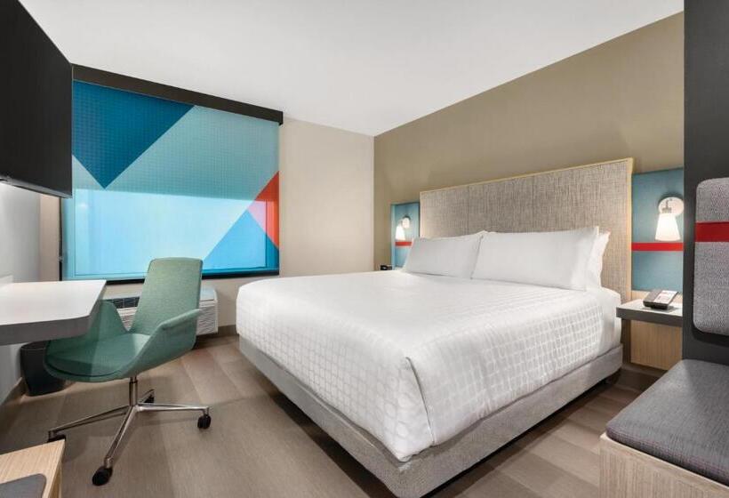 适合残疾人士使用的带超级大床的标准间, Avid Hotel Cedar Rapids South   Arpt Area, An Ihg