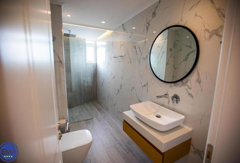 חדר דלוקס לשלושה, Blue Water Hotel Ksamil