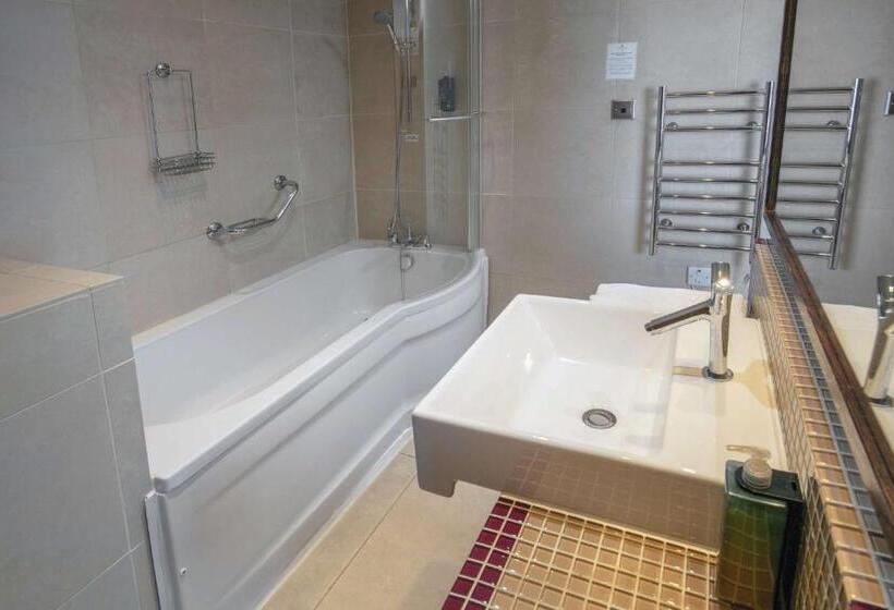 Номер Deluxe, The Crown London, Worldhotels Distinctive