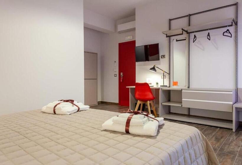 غرفة عائلية, Five Rooms Brolo
