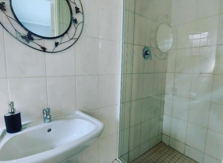 اتاق لوکس, Twenty4ten Guesthouse
