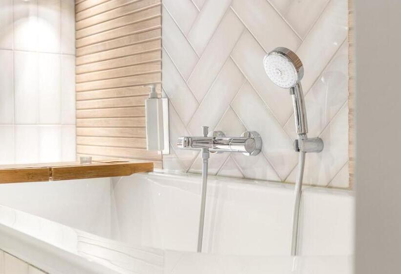 Полулюкс Повышенной Комфортности, Suites Boulevard 17