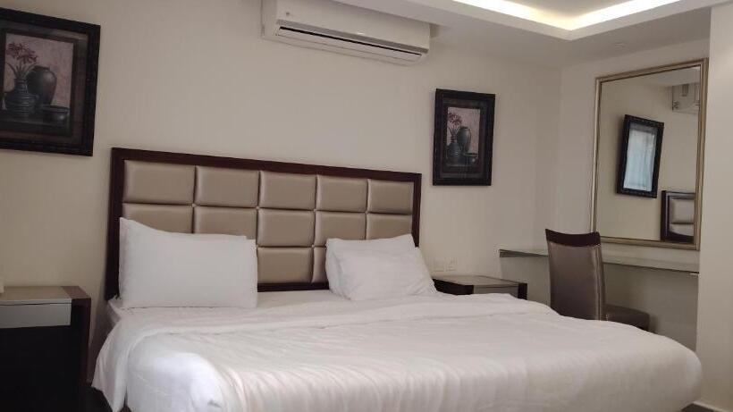 کلبه ییلاقی, Sea Club Resort