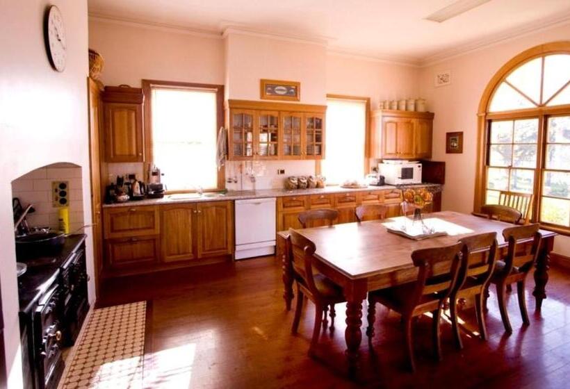 Люкс Мастер, Ranelagh House
