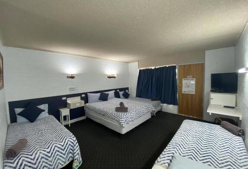 패밀리 룸, Capri Motel