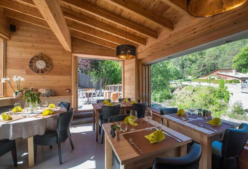 غرفة عائلية, Auberge Du Bachelard