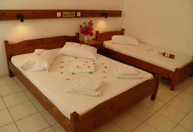 Chambre Triple Economy, Levante Beach