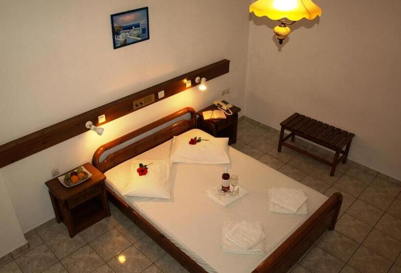 Chambre Standard Vue Piscine, Levante Beach
