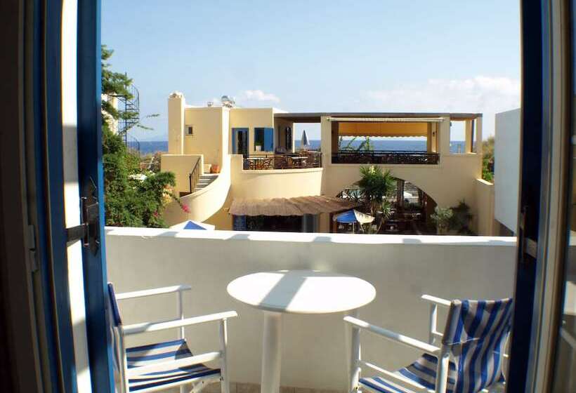 Chambre Triple Standard Vue Piscine, Levante Beach