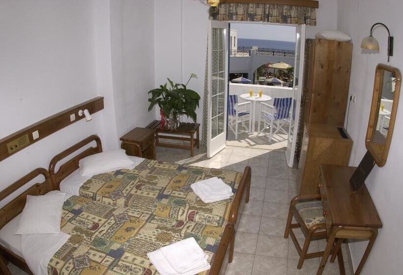 Chambre Triple Standard Vue Piscine, Levante Beach