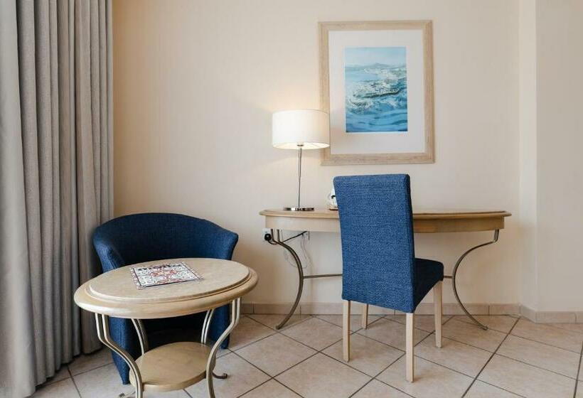 سوییت جونیور با بالکن, Maritim Antonine Hotel & Spa