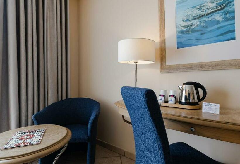 سوئیت جونیور با چشم‌انداز باغ, Maritim Antonine Hotel & Spa