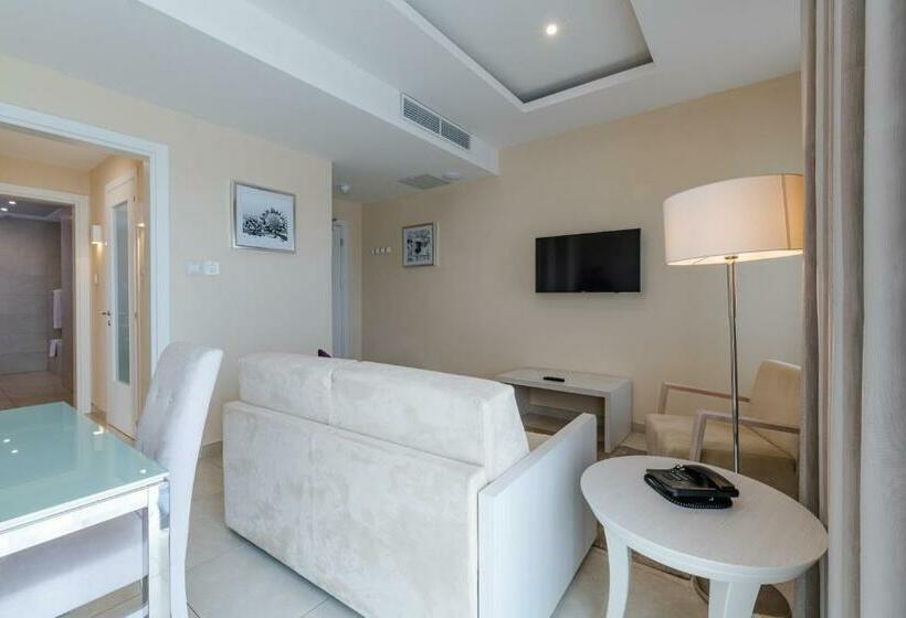 سوئیت با وان آب گرم, Maritim Antonine Hotel & Spa