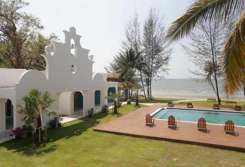 اتاق خانوادگی با چشم‌انداز باغ, Meet The Sea Resort