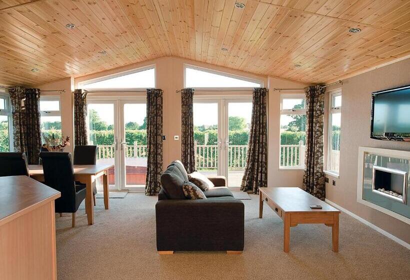 Апартаменты 2 Спальни, Athelington Hall Farm Lodges
