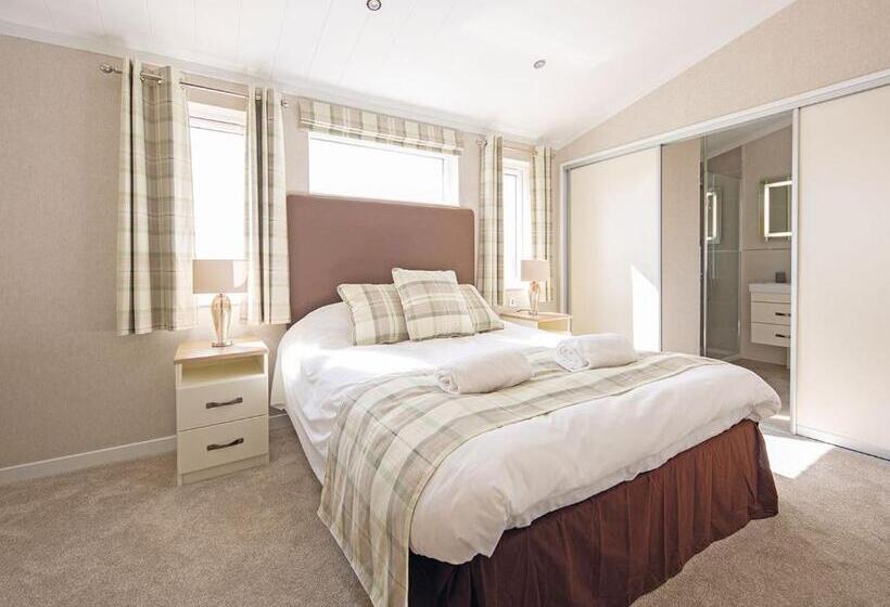 Дом 2 Спальни, Athelington Hall Farm Lodges