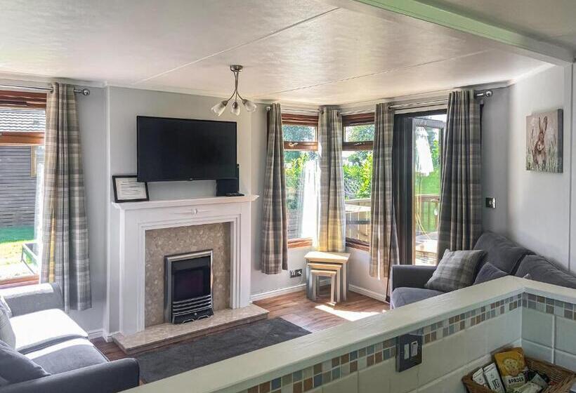 Дом 2 Спальни, Athelington Hall Farm Lodges