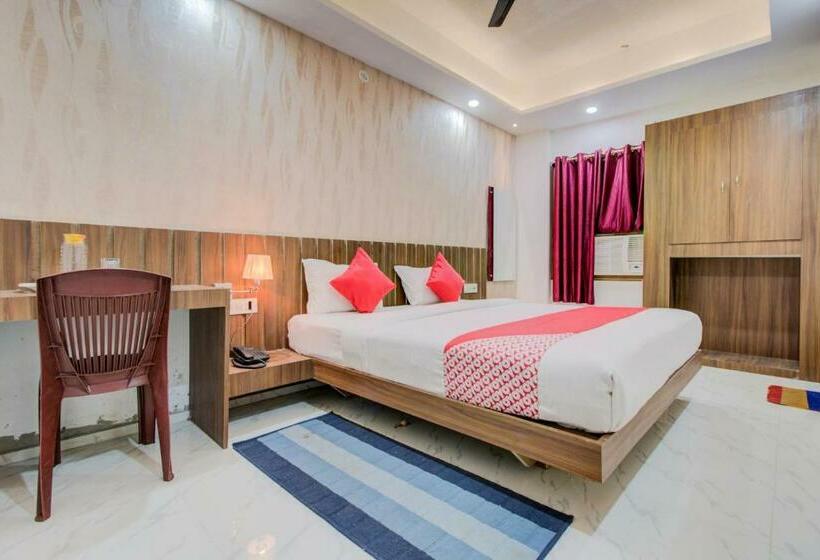 Семейный Номер, Rudraksha Inn