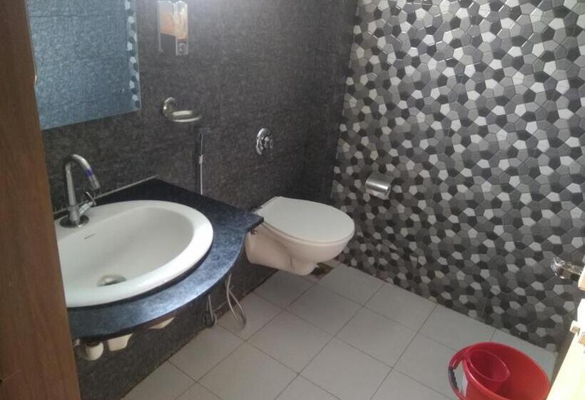 Семейный Номер, Rudraksha Inn