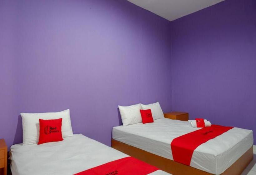 Семейный Номер, Reddoorz Near Alun Alun Kaliwungu Kendal