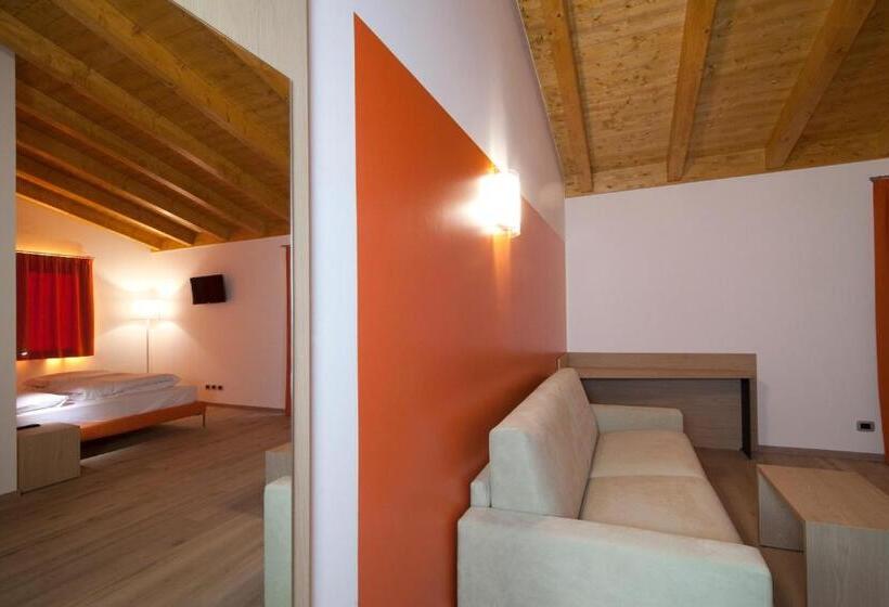غرفة قياسية رباعية مزودة بشُرفة, Agritur I Colori