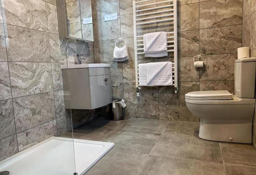 스탠다드 스튜디오, Bella Vista Hotel & Self Catering Suites
