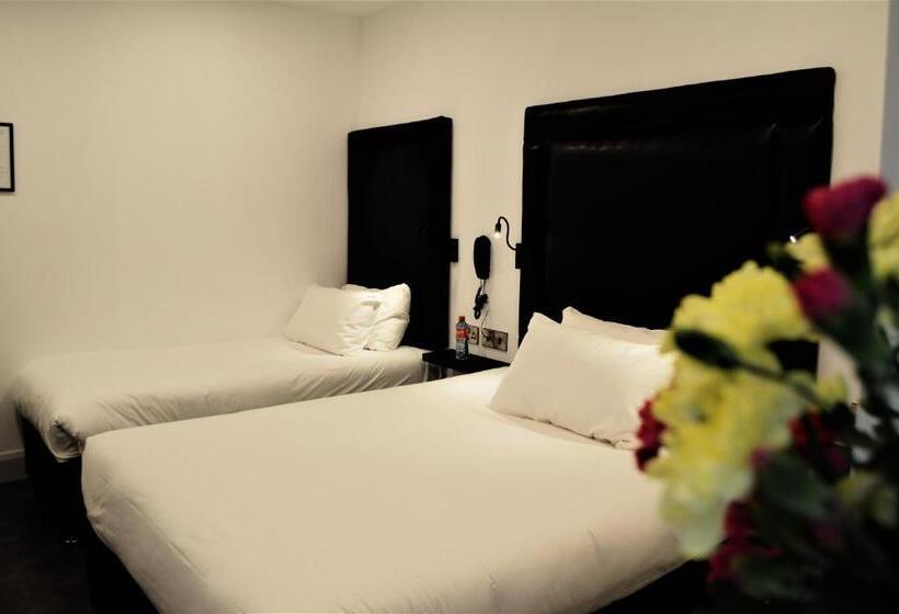 스탠다드 트리플 룸, Bella Vista Hotel & Self Catering Suites