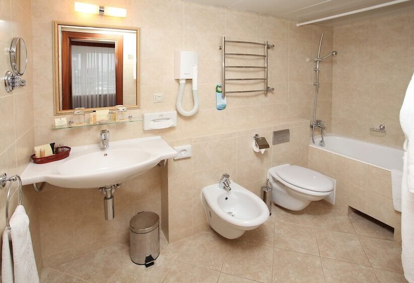سوییت, Premier Hotel Rus