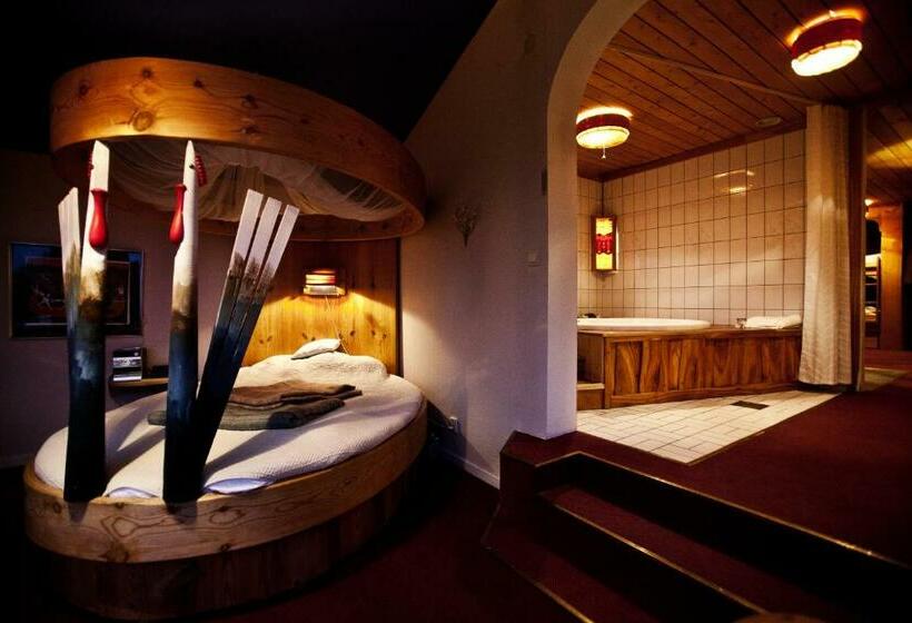 جناح, Stf Hotel & Hostel Persåsen