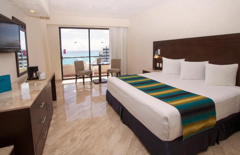 Cameră Standard Pat King Size, Crown Paradise Club Cancun   All Inclusive