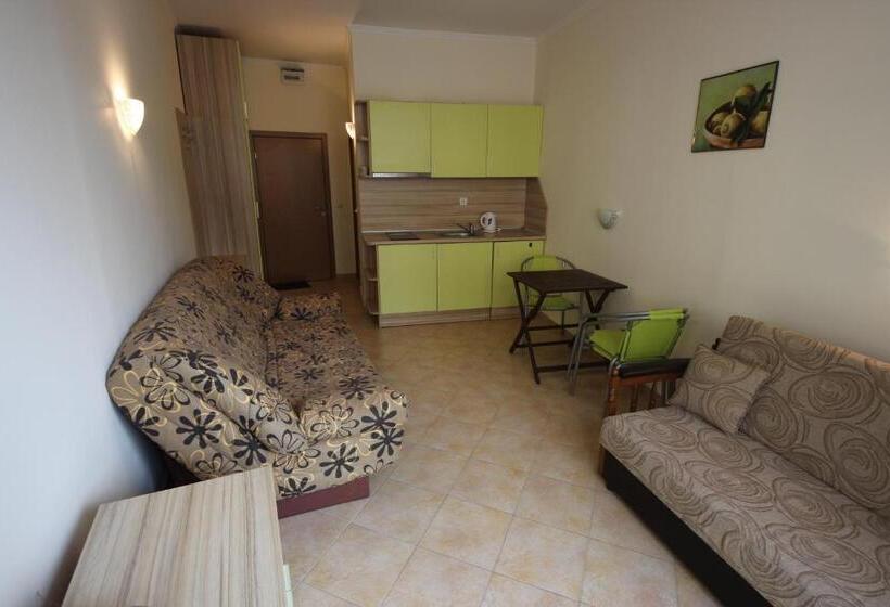 Студио Стандарт Вид на Бассейн, Menada Negresco Apartments