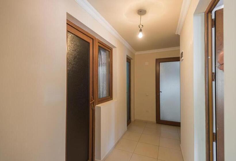 اتاق استاندارد با سرویس بهداشتی مشترک, Guesthouse Gorgasali 57